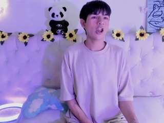 aleaurarashi Live Webcam on CamSoda