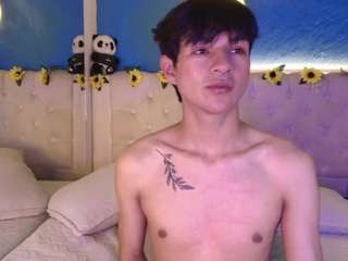 aleaurarashi's CamSoda show and profile