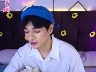 aleaurarashi's CamSoda show and profile