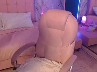 red-kytty6 Live Webcam on CamSoda