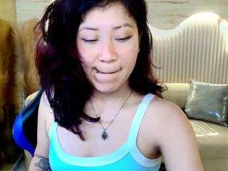 valentina-r live cam profile