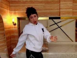 valentina-r's CamSoda show and profile