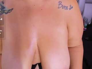 bora-lajuana's CamSoda show and profile