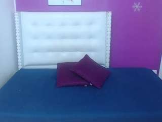 hugeass-destroye... Live Webcam on CamSoda