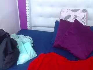 hugeass-destroyer webcam model