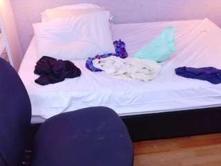 hugeass-destroyer live webcam show
