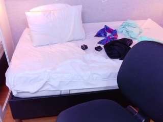 hugeass-destroyer live webcam show