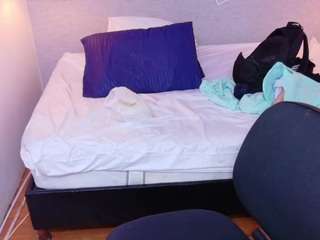 Hugeass-destroyer live webcam show