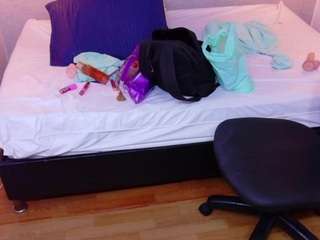 Hugeass-destroyer live webcam show