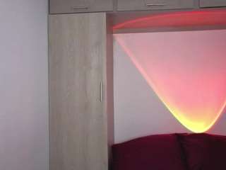 Live webcam model candela34 on Soda Cams