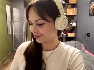 eleniklei's CamSoda show and profile