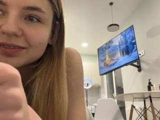 jenniekrone, female webcam model,  years old, on live webcam