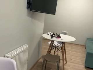 jenniekrone live cam profile