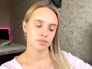 Watch CamSoda's captivating Kieraleeming in her mesmerizing live performance kieraleeming from CamSoda