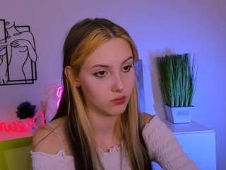 liana-swans Webcam Model Profile