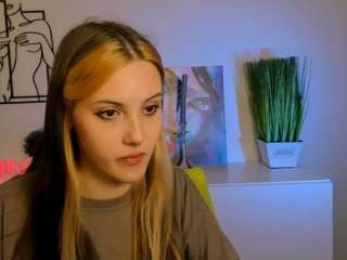 liana-swans Webcam Model Profile