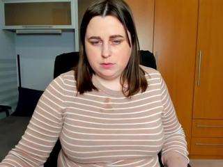 naomi2life's CamSoda show and profile