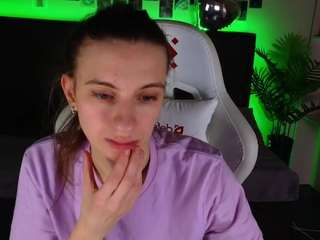 ash-leyy's CamSoda show and profile