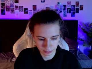 ash-leyy's CamSoda show and profile