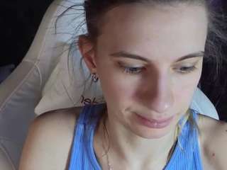 ash-leyy Drinking live webcam