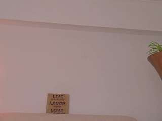 bella-vixen's CamSoda show and profile