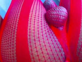 This model is live right now. paula-hotxxx