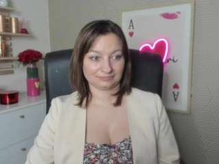 angelalove13, female webcam model,  years old, on live webcam