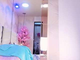 bellablom1 Live Webcam on CamSoda