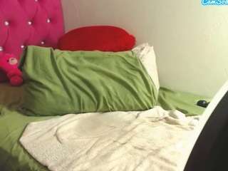 le modèle dicklover95 est en webcam porno dans un show sur le site camsoda, il possède les tags suivants: ass bouncing,average,black hair,blowjob,brown eyes,butt plug,dildo or vibrator,doggy style,drinking,fingering,large tits,no smoking