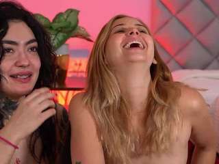 pophousse Live Webcam on CamSoda