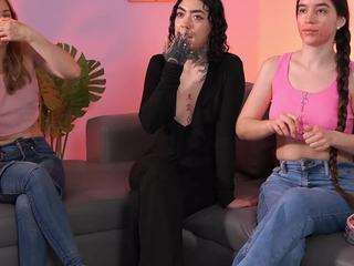 pophousse Live Webcam on CamSoda