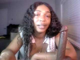 Live webcam model cocolefeme on Soda Cams