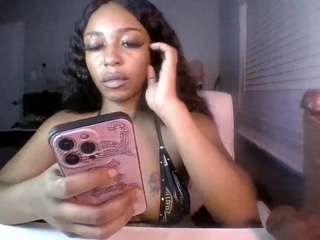 Live webcam model cocolefeme on Soda Cams