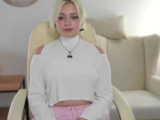  lianahippenstiel chat room