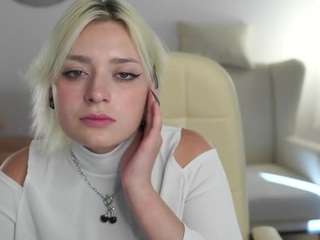  lianahippenstiel chat room