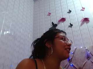 roxanne-petit webcam model