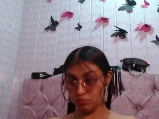 roxanne-petit Live Webcam on CamSoda
