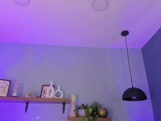 cristalfoxy live cam profile