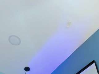 le modèle cristalfoxy est en webcam porno dans un show sur le site camsoda, il possède les tags suivants: ahegao,red hair,amateur,natural,nature,no drinking,no smoking,oil,orgasm,pussy,shaved pussy,lovense,skinny,spank,squirter,striptease,tease,teen (18+),toys,wet