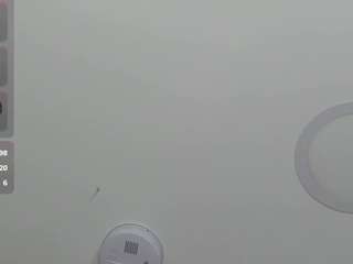 cristalfoxy live cam profile