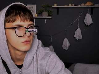 travis-wolf from CamSoda is Freechat