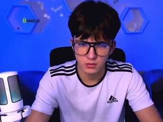 travis-wolf Live Webcam on {site_name}