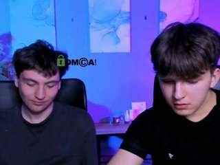 travis-wolf Smoking live webcam