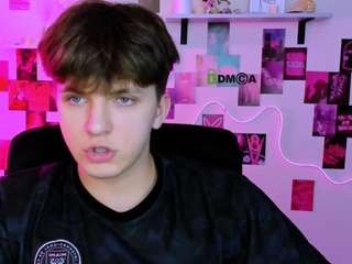 travis-wolf webcam model