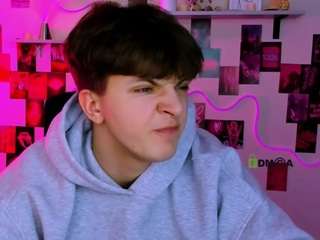 travis-wolf webcam model