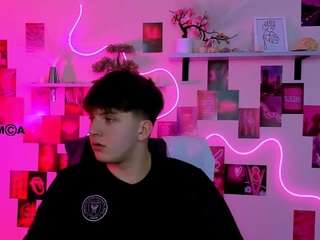 travis-wolf's CamSoda show and profile