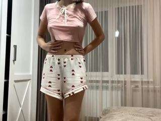 Discover imauk from CamSoda