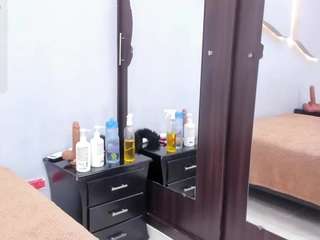 adrianavegga's CamSoda show and profile