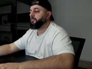dravenpeak, male webcam model,  years old, on live webcam