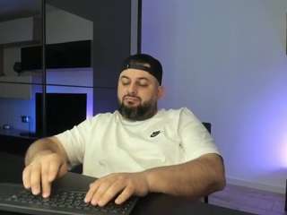 dravenpeak's CamSoda show and profile